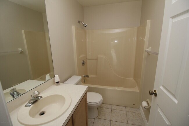 Building Photo - 737 Kempten St NW