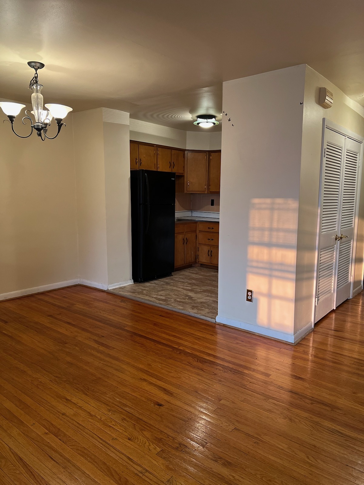 Dining room/kitchen view - 2655 Wentworth Rd