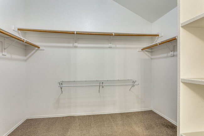 Building Photo - A Beautiful Blend of Comfort and Charm — 3 bd/2 Bath; Ready to lease in Vista West!