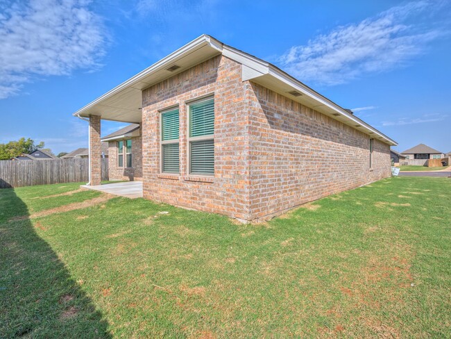 Building Photo - Brand New Home Availabe Now In Moore! $500...