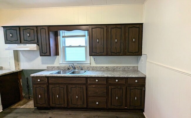 Building Photo - 1950 Dyson St