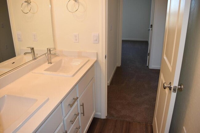 Building Photo - 1316 eagle crest court