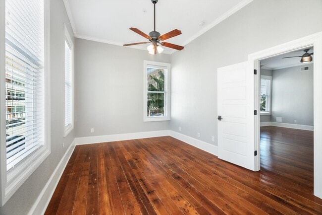 Building Photo - 405 24th St