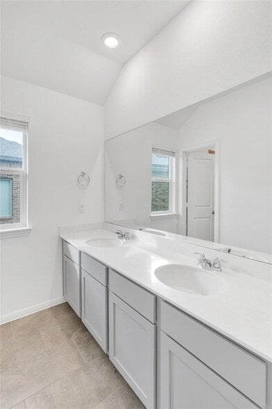 Building Photo - 133 Lenera Dr