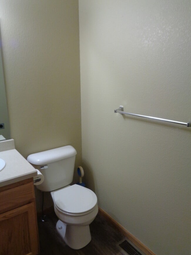 Building Photo - 2 Bedroom, 2 1/2 Bathroom Townhome on West End