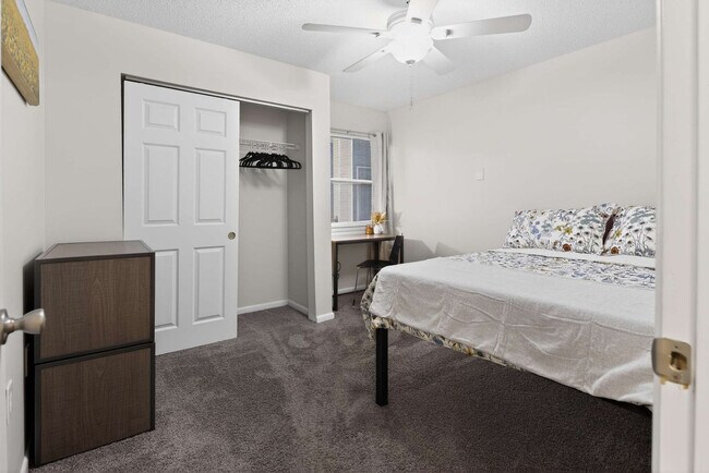 Building Photo - 800 Alexander Rd