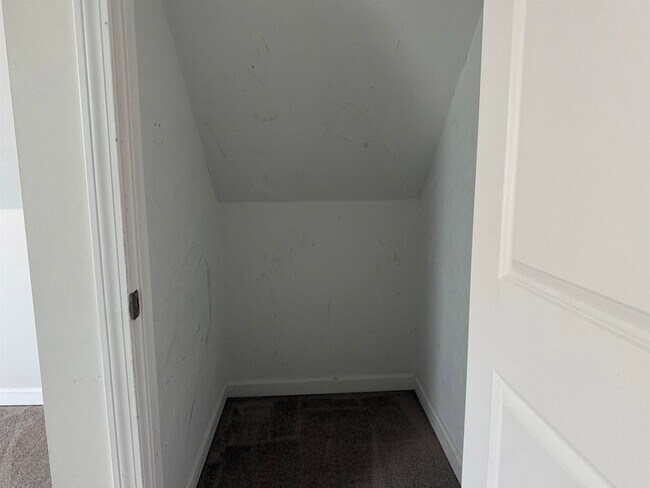 Building Photo - 15 Lehner St