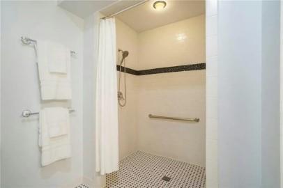 Building Photo - 2262 Meadowvale Dr NE
