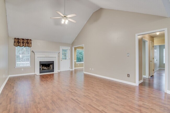 Building Photo - 3 Bedroom Ranch Grovetown
