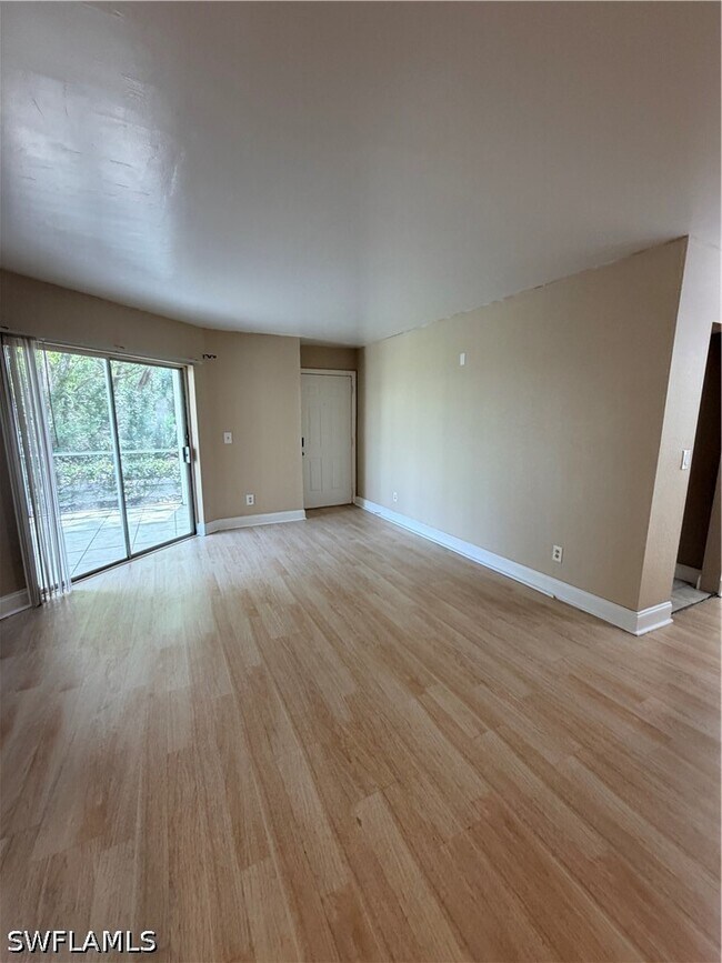 Building Photo - 190 Santa Clara Dr