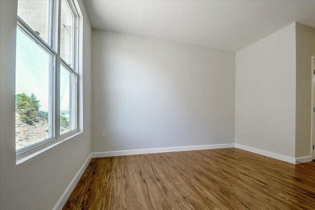 Building Photo - Candlestick Point - 2 BR, 2 BA Condo 1,166...