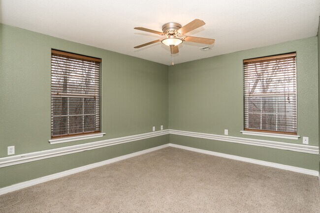 Building Photo - 5 Wreston Ln