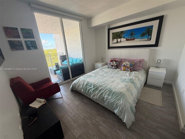 Building Photo - 2600 SW 27th Ave