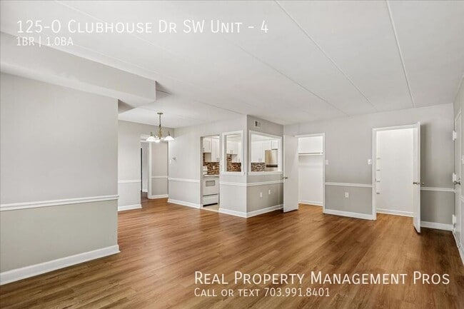 Building Photo - 125 Clubhouse Dr SW