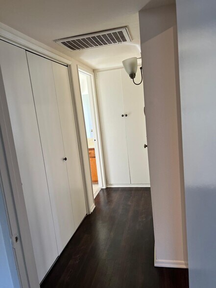 Building Photo - 507 S Orange Ave