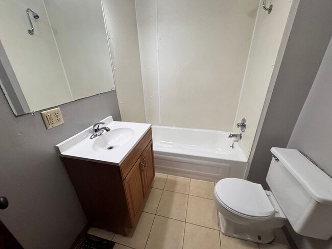 Building Photo - 412 Taylor Ave