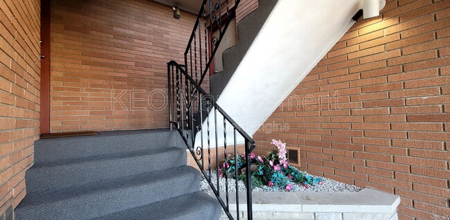 Building Photo - 3813 Briar Pl