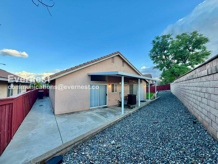 Building Photo - 27271 Prominence Rd