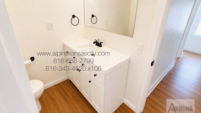 Building Photo - Spacious Home in Oak Park SW