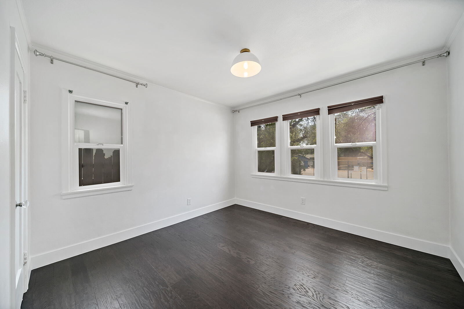 Building Photo - 4978 N. Maywood Ave