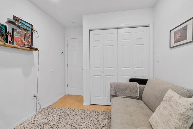 Building Photo - 515 44th St