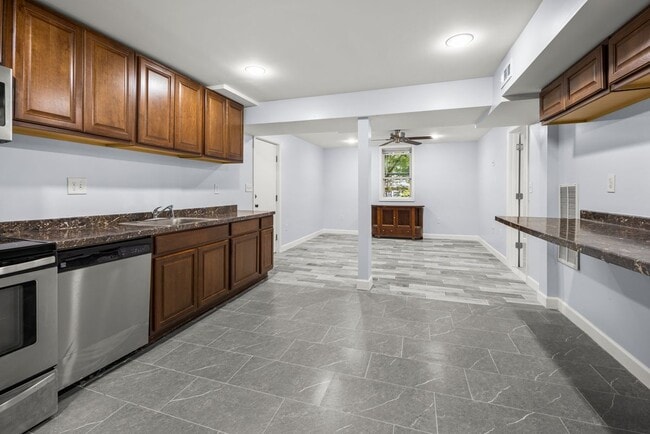 Building Photo - 7637 Seans Terrace