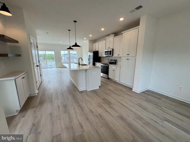 Building Photo - 36122 Wilderness Shores Way