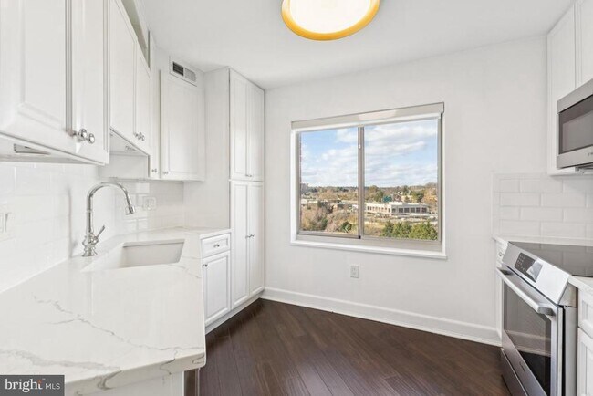 Building Photo - 2151 Jamieson Ave