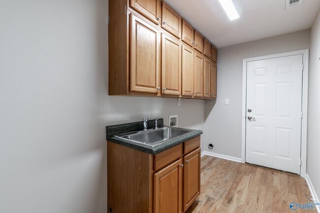 Building Photo - 114 Clover Ridge Dr