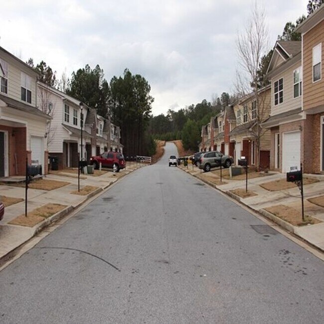 Building Photo - 4989 Lower Elm St
