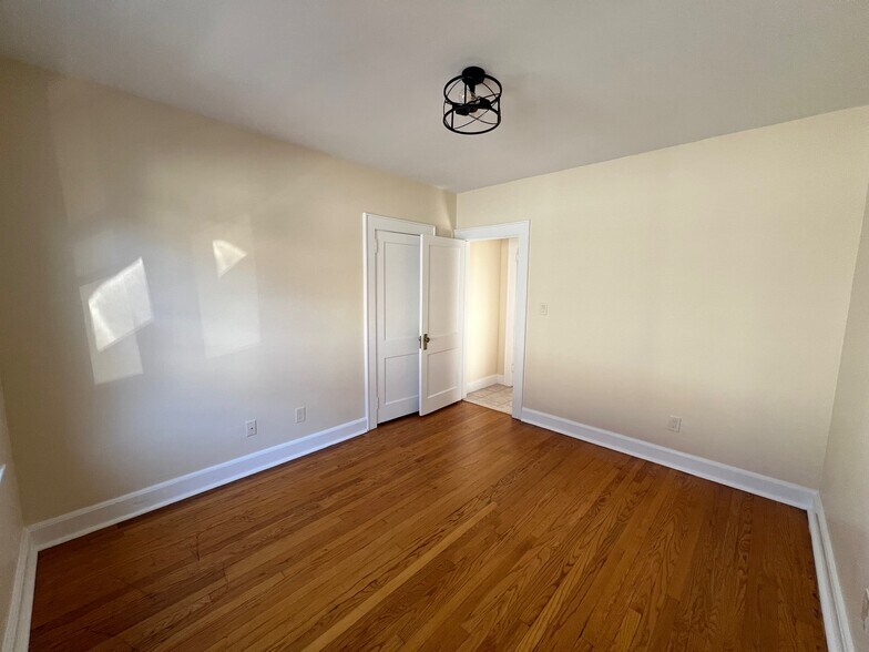 Building Photo - 215 Saddle River Rd