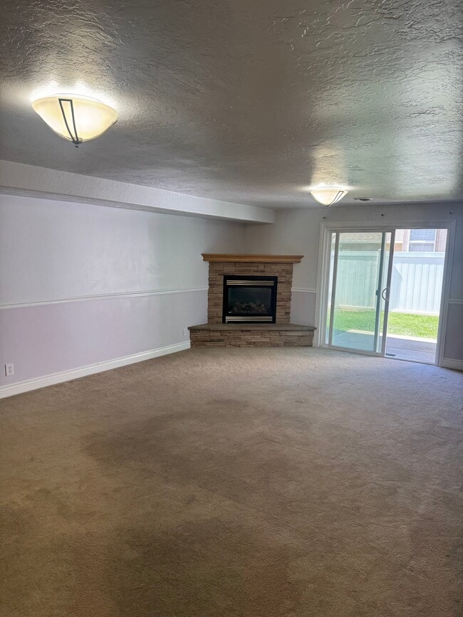 Building Photo - 7744 Mountain Estates Dr