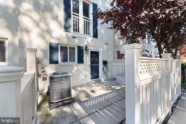 Primary Photo - 1431-B S Van Dorn St