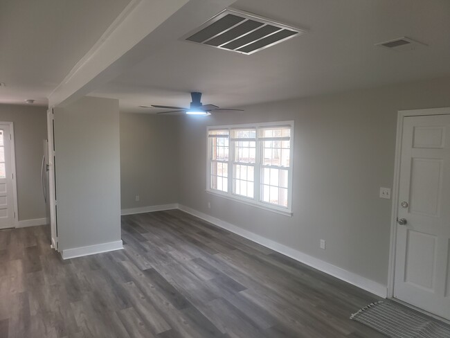 Building Photo - 530 N Main St