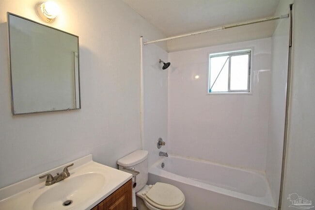 Building Photo - 404 Ladybird Ln