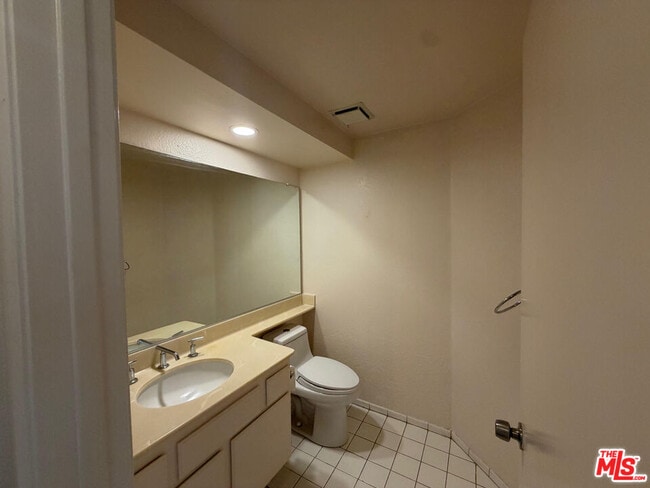 Building Photo - 5740 Canterbury Dr