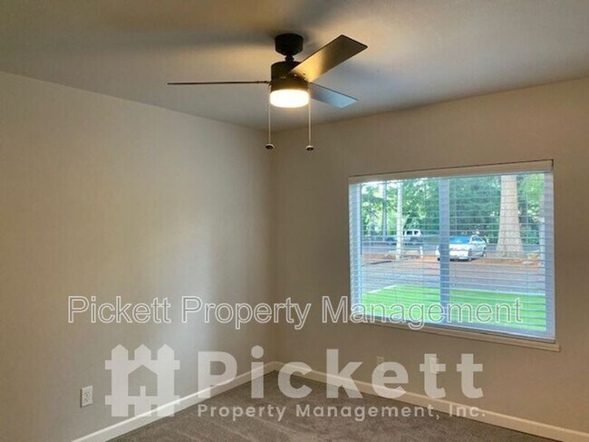 Building Photo - 290 Tahuyeh Pl W