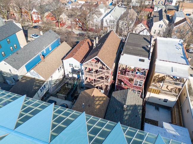 Building Photo - 2011 W Cullerton St