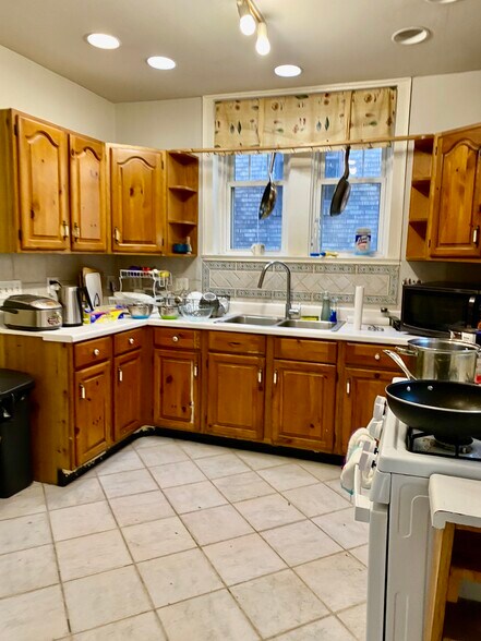 Building Photo - 5262 Beeler St