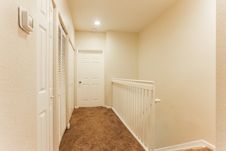 Building Photo - 2423 NW 31st Ct