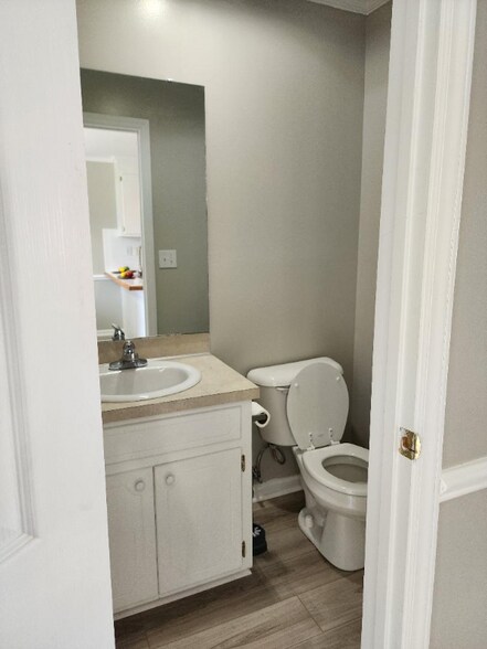 Building Photo - 2375 Vineyard Dr