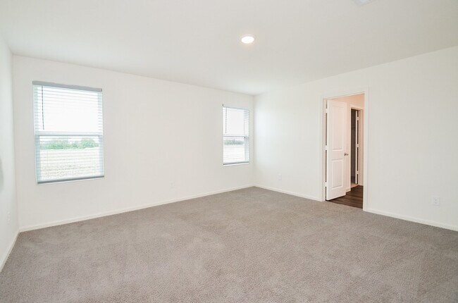 Building Photo - 8627 Vacek Xing Wy