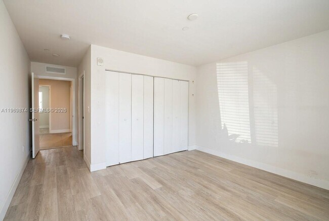 Building Photo - 2535 NE 193rd St