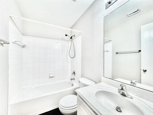 Building Photo - 13327 Belvedere Park Ct