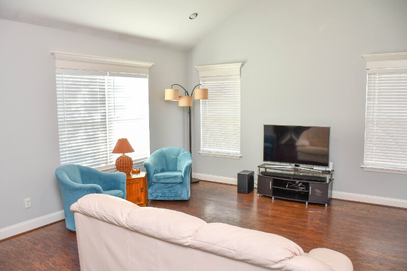 Building Photo - 2546 Bascom Dr