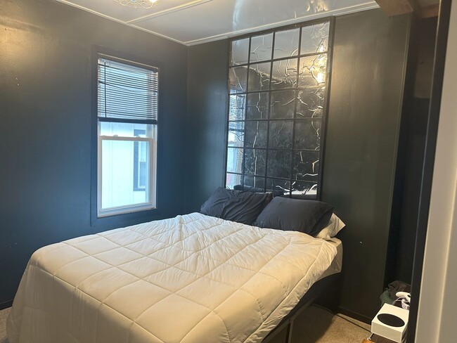 Building Photo - Beautifully Remodeled 3-Bedroom with 2 Bat...