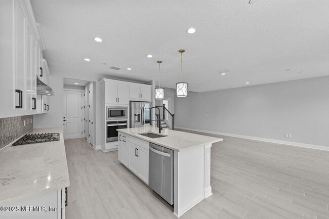 Building Photo - 27 Oak Pk Dr