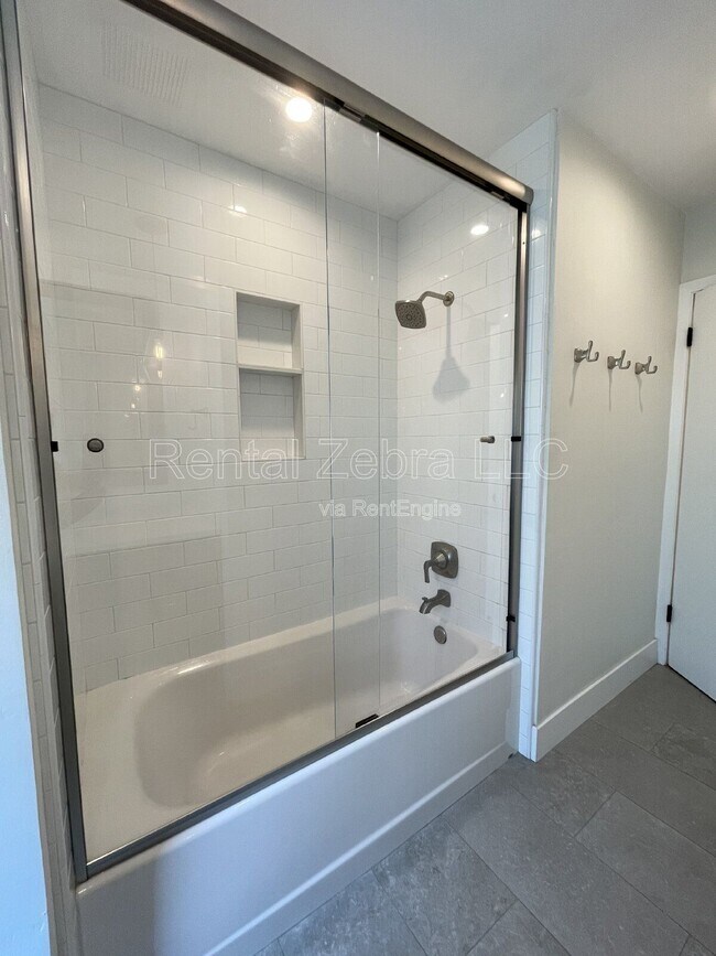Building Photo - 626 Huntleigh Dr