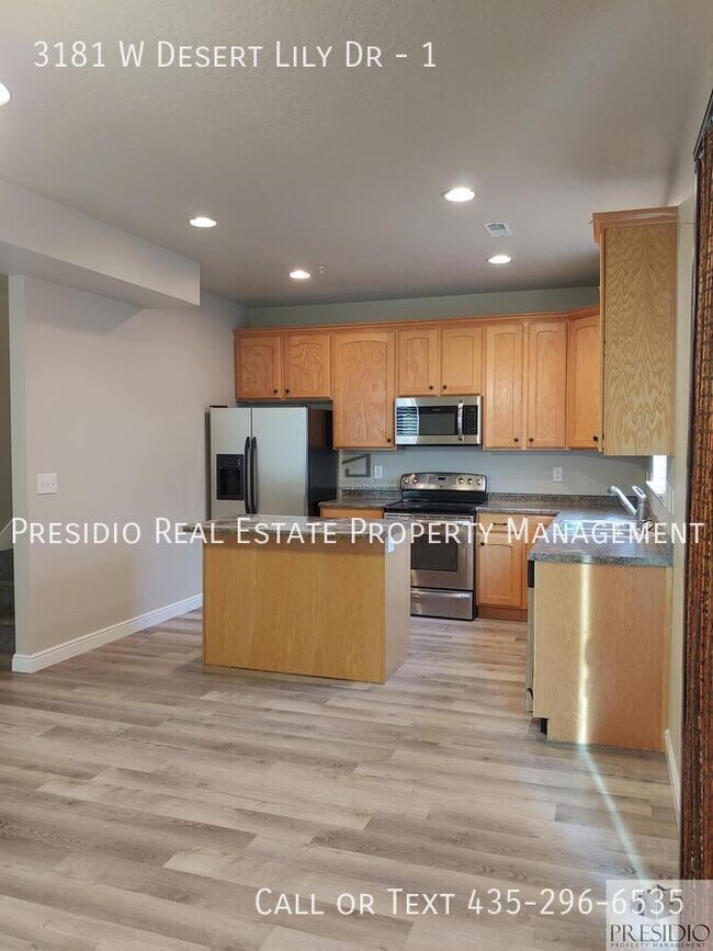 Building Photo - 3181 W Desert Lily Dr