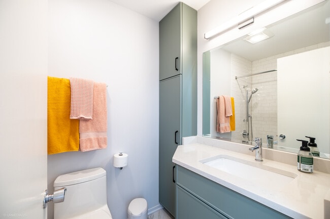 Building Photo - 1829 N Dayton St